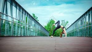 阿尔瓦雷斯连续两个赛季在欧冠被皇马淘汰，均倒